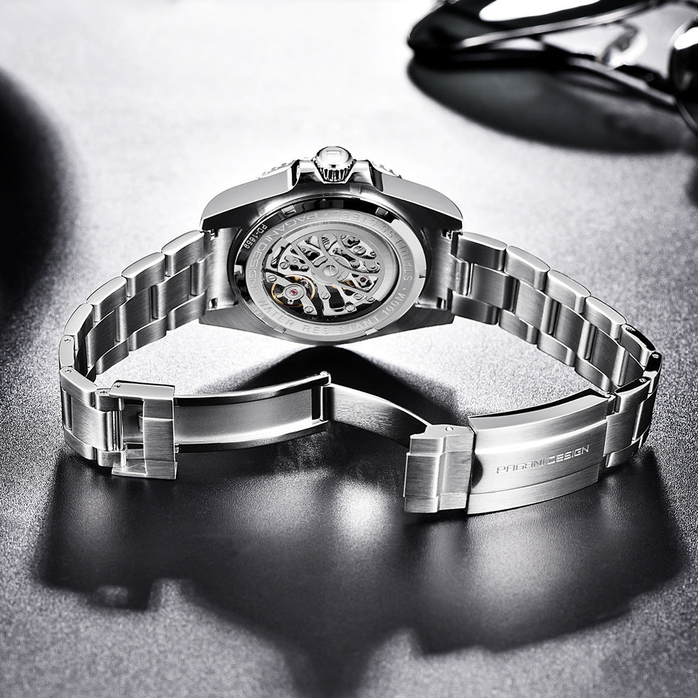 Stijlvolle en duurzame roestvrijstalen sluiting van herenhorloge.