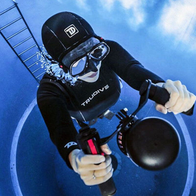 The LEFEET S1 Pro delivers 8kg (18lbs) of thrust, reaching speeds of up to 1.8m/s underwater.