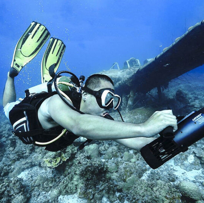 The LEFEET S1 Pro offers up to 70 minutes of battery life per charge for extended underwater exploration.