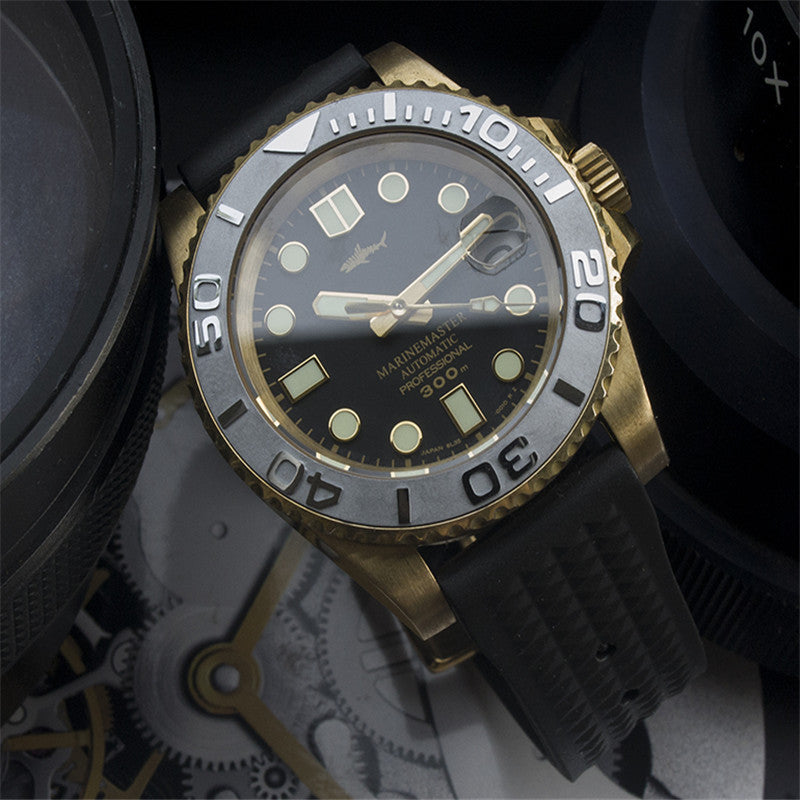 Detailed side view of the HMCR21 diving watch showing the sturdy screw-down crown.