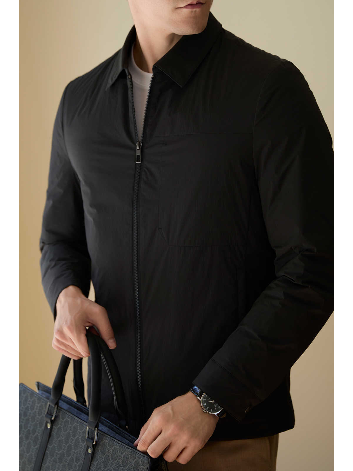 Back view of the men’s lightweight goose down coat in regular thickness