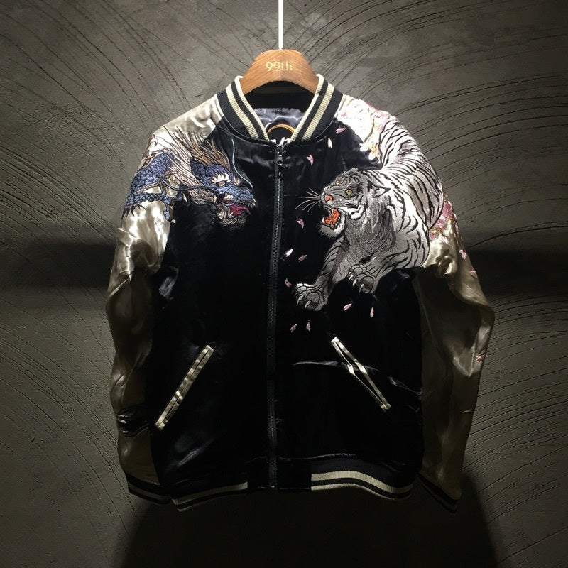 Collar and zipper design of men’s embroidered bomber jacket