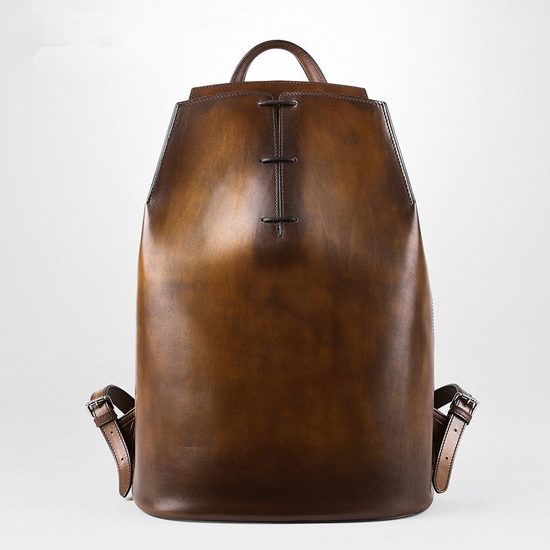 Elegant leather backpack with contrasting colors and timeless design, for everyday use.