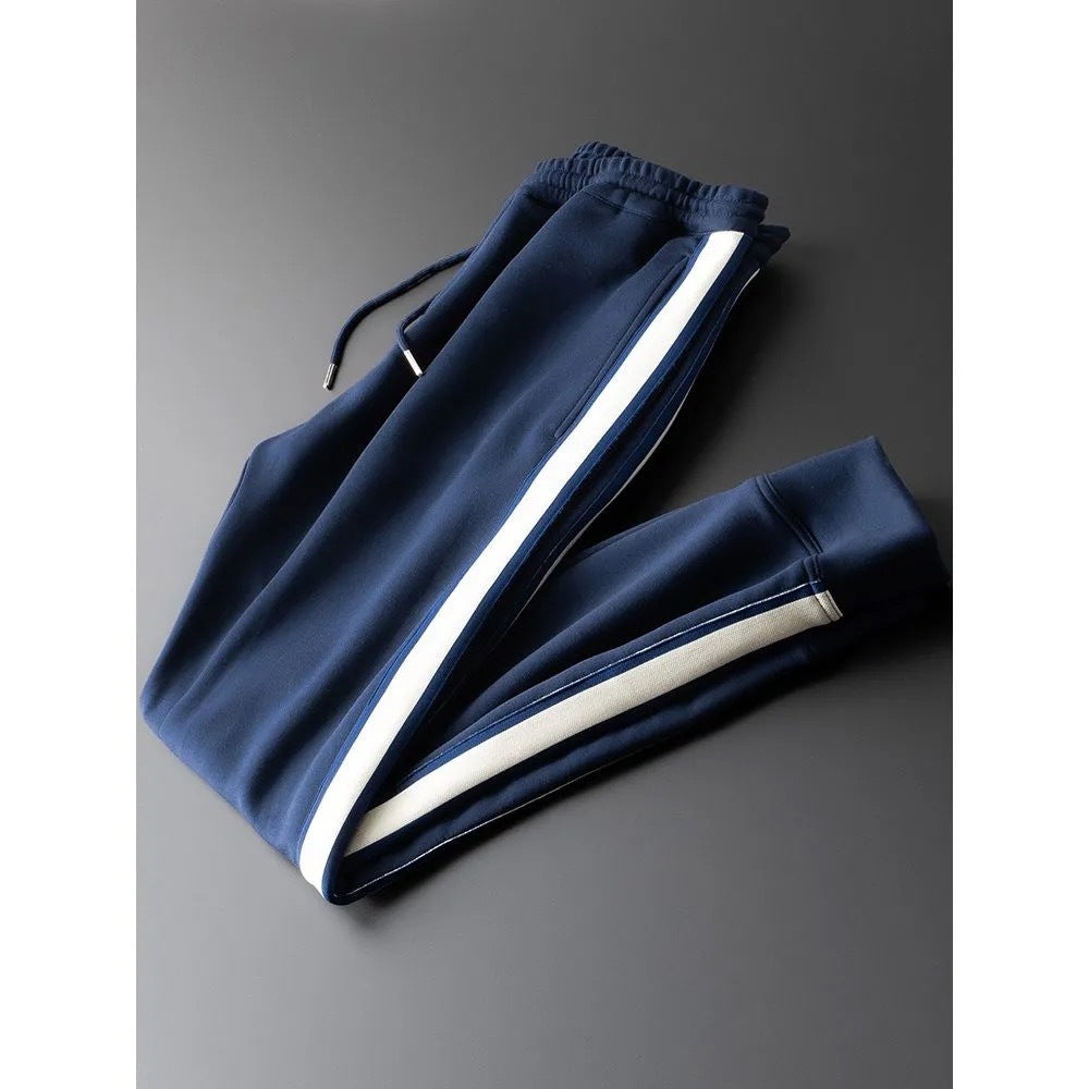 Close-up view of the premium cotton fabric and fleece padding on the jacket of a men's casual suit.