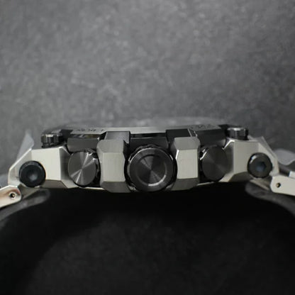 Side profile of the G-SHOCK MTG-B3000D-1AJF highlighting its Dual Core Guard structure.