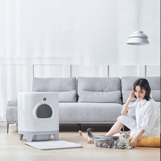 Front view of the Xiaopei Fully Automatic Cat Litter Box showcasing its sleek design and 7L capacity.
