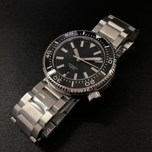 Side and top view of a 1000M deep diving waterproof ice hockey mechanical watch, showcasing its robust 316L stainless steel design and luminous dial.